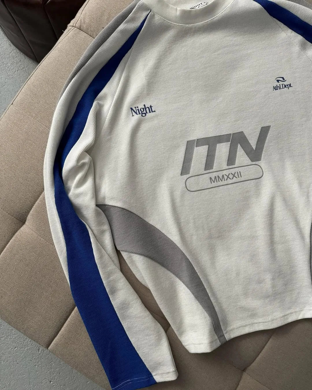 MMXXII retro athletic oversized top — blue panel — BWgrab